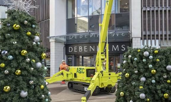 Commercial Christmas tree installation